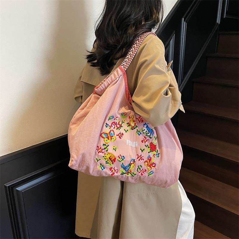 Nowa torba tote o dużej pojemności, haftowana nylonowa torba na zakupy, modna i prosta płócienna torba na ramię do dojazdów