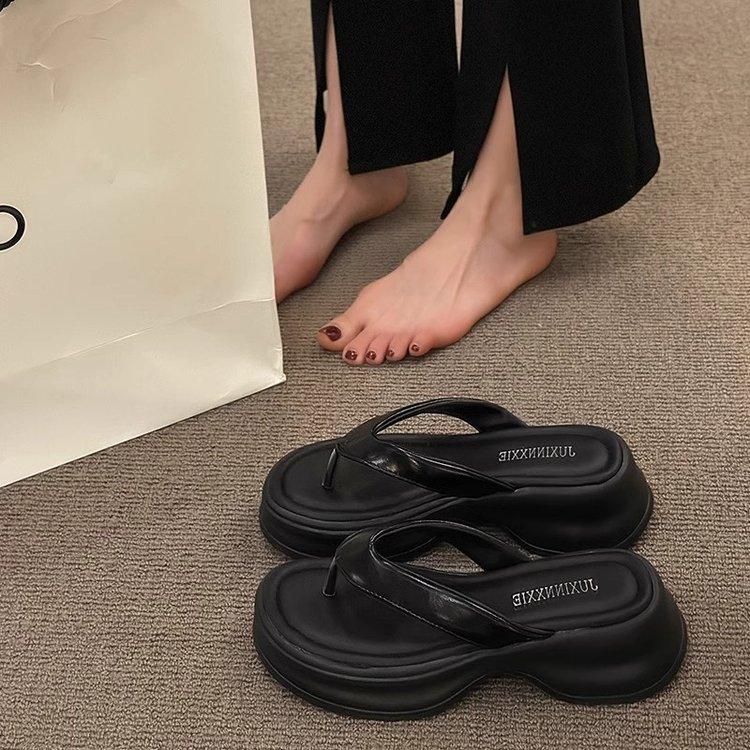 Cool slippers women's summer wear 2025 new versatile casual non-slip beach sandals lazy fashion thick-soled flip-flops