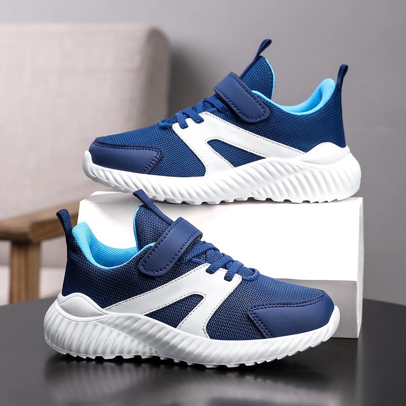 Boys' sports shoes 2025 spring new running shoes lightweight soft sole breathable medium and older children's color matching trend board shoes men