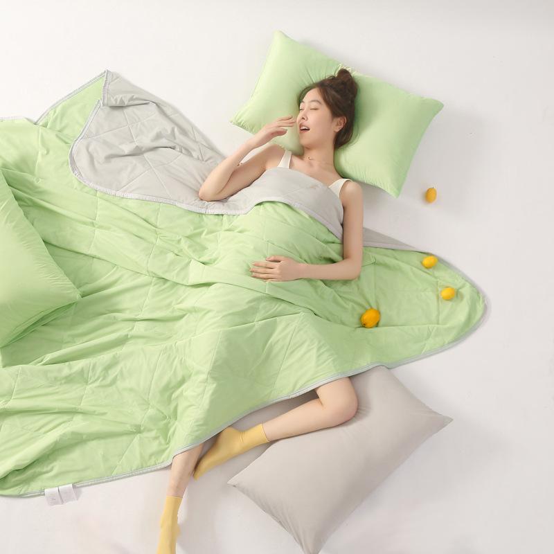 Antibakterielle, leichte, hautfarbene Steppdecke der Klasse A, sommerkühle Steppdecke für Klimaanlagen, sofort kühle, seidig waschbare Melonen-Steppdecke