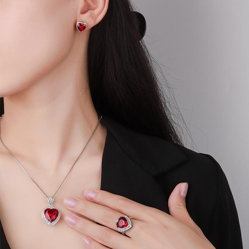 Jewelry Simulation Red Corundum Heart-Shaped Temperament Light Luxury Set 15 * 15-12 * 12-9 * 9