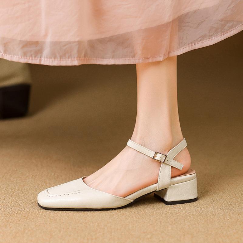 Koreanische Version von Damen-Flachsohlensandalen Damen neue Zehensandalen mit runder Spitze Gummi weiche Sohle Übergröße Schuhe Sommer leere Sandalen