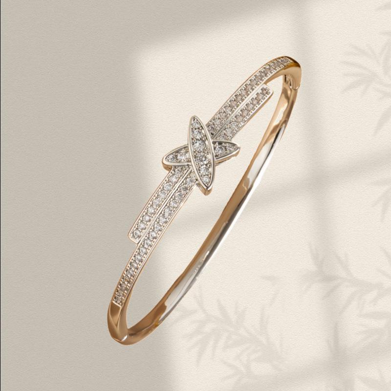

European-American 18K Gold Starry Cross Bracelet - Luxurious Copper Micro-Inlaid X Diamond Jewelry