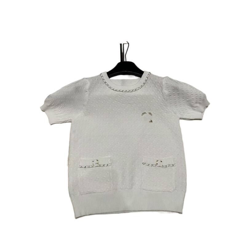 Xiangjia 2026 Summer Knit Short Sleeve Top with Metal Chain and Ribbon Brooch