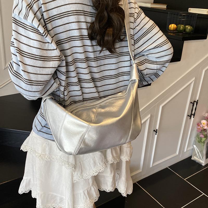 Large capacity women's underarm bag women's 2025 summer new trendy soft leather dumpling bag commuter fashion shoulder messenger bag