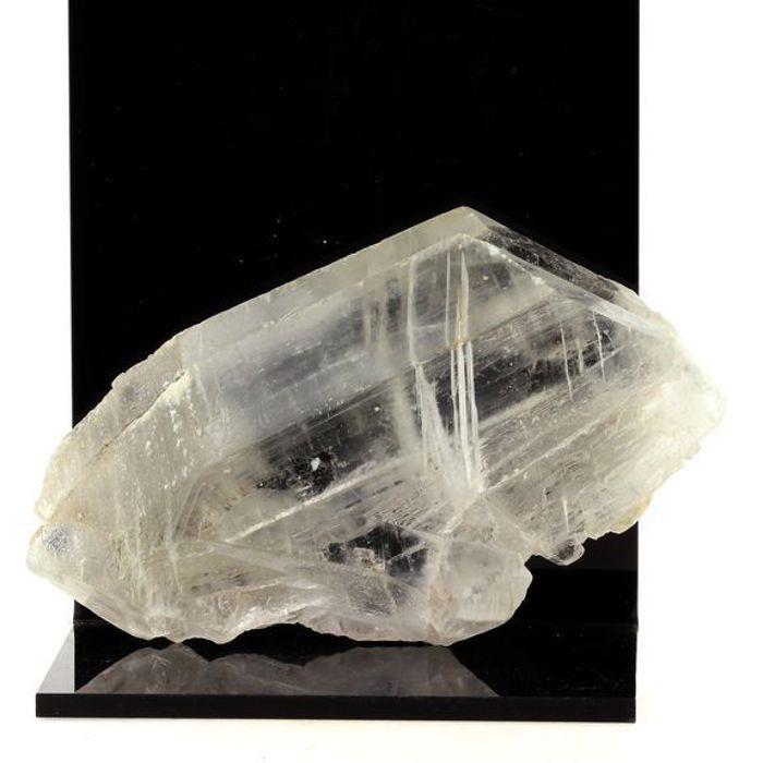 Pierres et Minéraux. Gypse. 1070.0 ct. Niccioleta Mine, Massa Marittima, Tuscany, Italie.