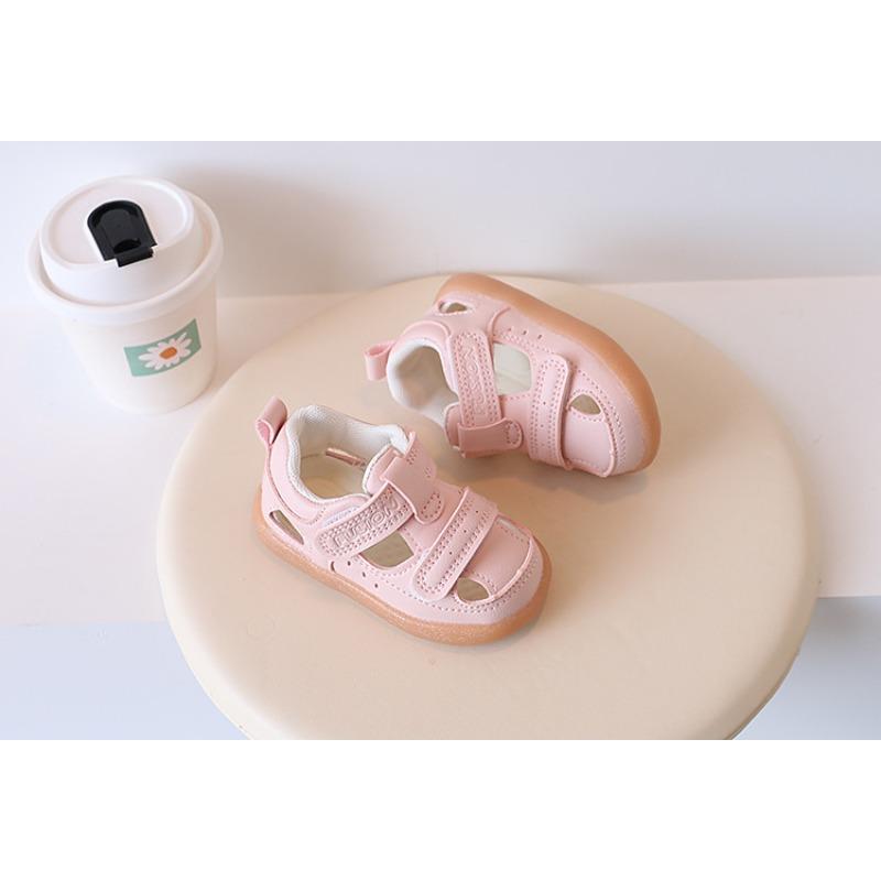 New summer closed-toe sandals for baby girls, versatile soft-soled anti-collision walking shoes