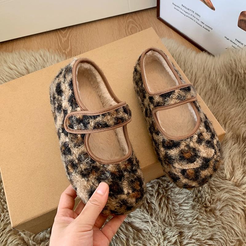 

Retro versatile niche design Mao Mao shoes women s winter new simple warm Velcro Mao Mao cotton shoes 40 леопардовий