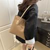 Korean Version of Casual Commuting Large-capacity Bag Women's 2025 Woven New Simple Tote Bag Niche Fashion Shoulder Bag