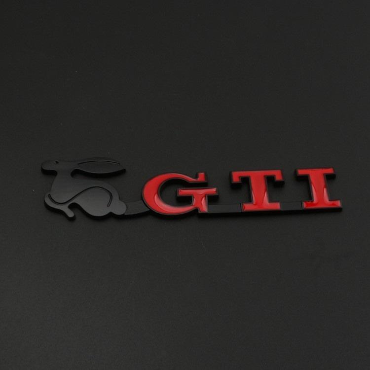 Kompatibilis Volkswagen POLO, Golf és GTI emblémákkal, hűtőrács logókkal, nyuszi matricákkal és egyedi csomagtérajtó jelvény dekorációkkal.
