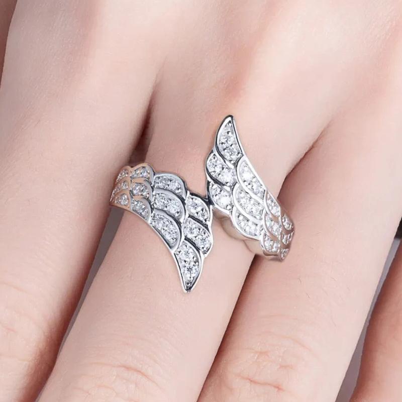 Huitan Asymmetric Design Angel Wing Ring Lady CopperColor Shiny Zirconia Finger Accessories Fashion Luxury Jewelry for Party