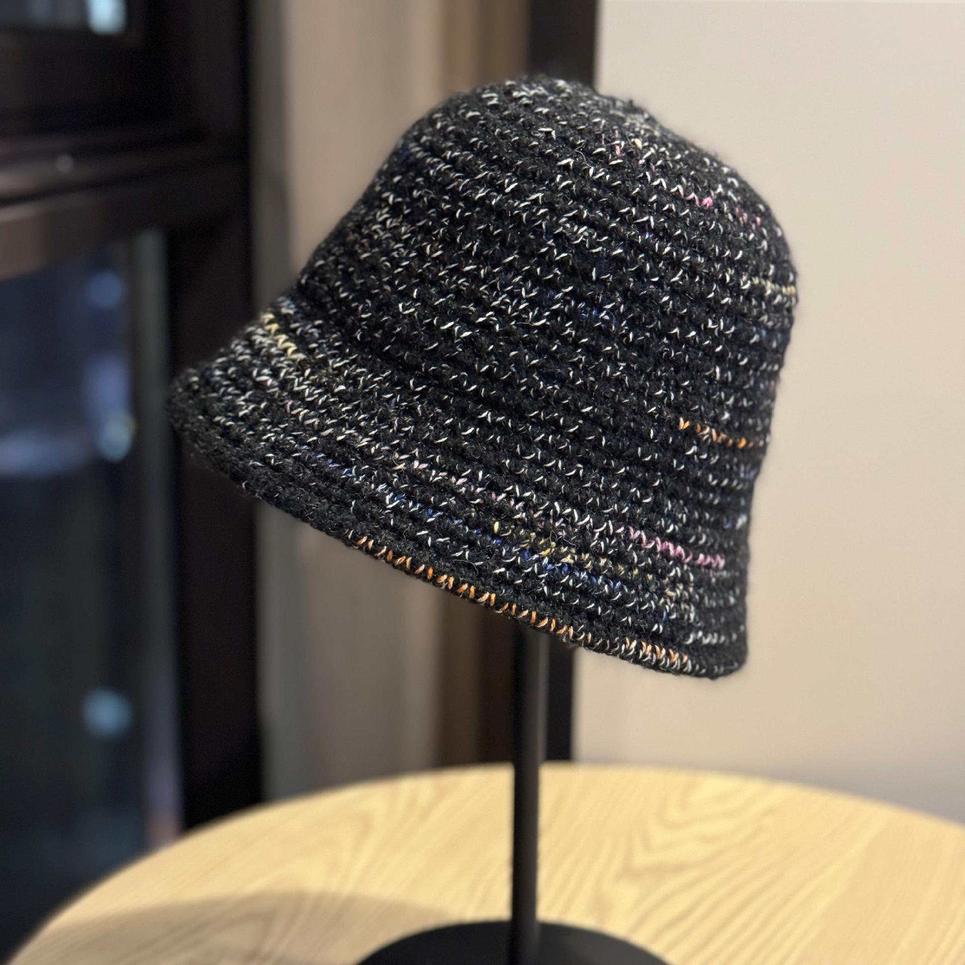 

Korean-style gradient color handmade knitted hat for women, autumn and winter warm ear-protecting plush crochet bucket hat, fashionable and versatile Adult54-60Average Size чёрный