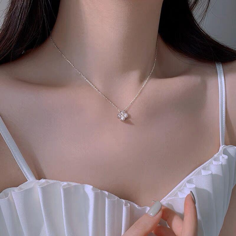 Necklace Female Zircon Niche Design Pendant Lamp Luxury Fashion Clover Clavicle Chain Necklace Premium Durable