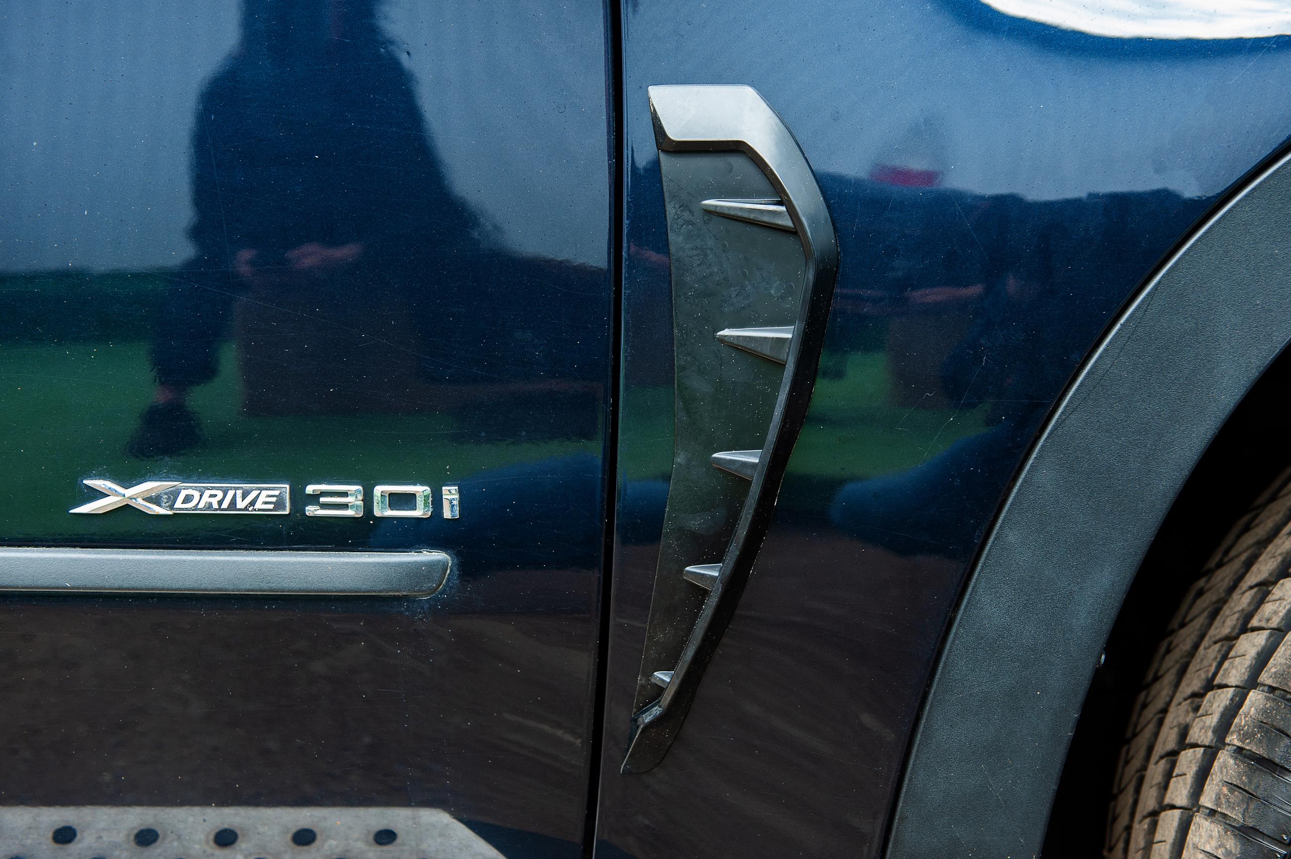 

Универсальные вентиляционные накладки на крылья тип-E (имитация, 2 шт, резина)