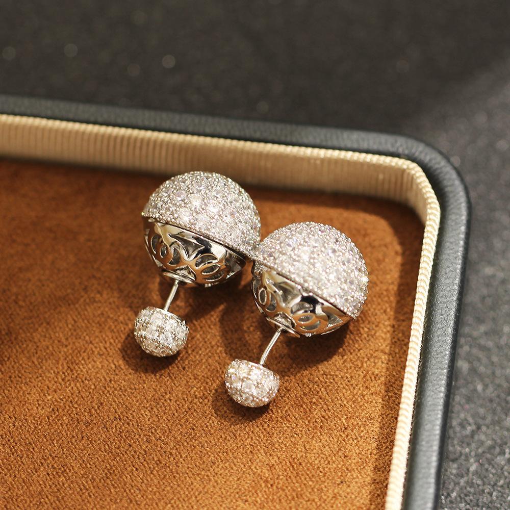 The new light luxury style high-end ball earrings are slightly inlaid with zirconia and zirconia, and the front and back are stud earrings, feminine
