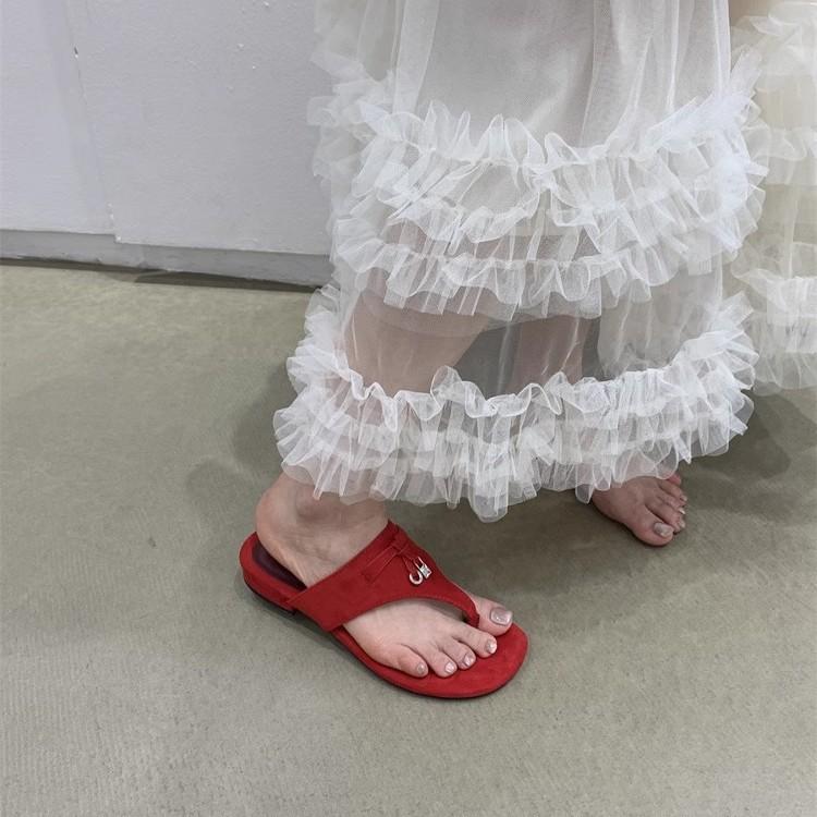 Xiaoxiangfeng girl with skirt toe flip-flops shoes women's summer wear 2025 new pinch foot flat bottom cool slippers