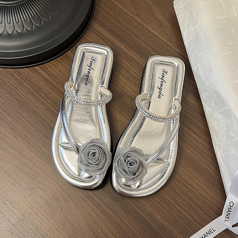 

Крутые шлепанцы на плоской подошве для летней женской обуви, новые шлепанцы с мягкой подошвой и стразами, нескользящие, с открытым носком, пляжные, на перемычке 40 серебряный