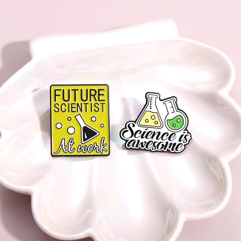 Attractive Style Cartoon Alphabet Badge Fun Chemistry Flask Design Allpurpose Metal Brooch For Summer 2024 Lovers Fashion