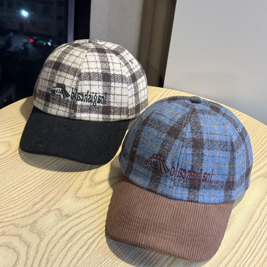Face Showing Small Corduroy Baseball Cap Deepens and Widens Big Face Peaked Cap Ankora Red Male and Female Couple