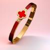 Bracciale Quadrifoglio in Acciaio Titanio con Strass: Elegante Lusso Leggero per la Moda Versatile Femminile.