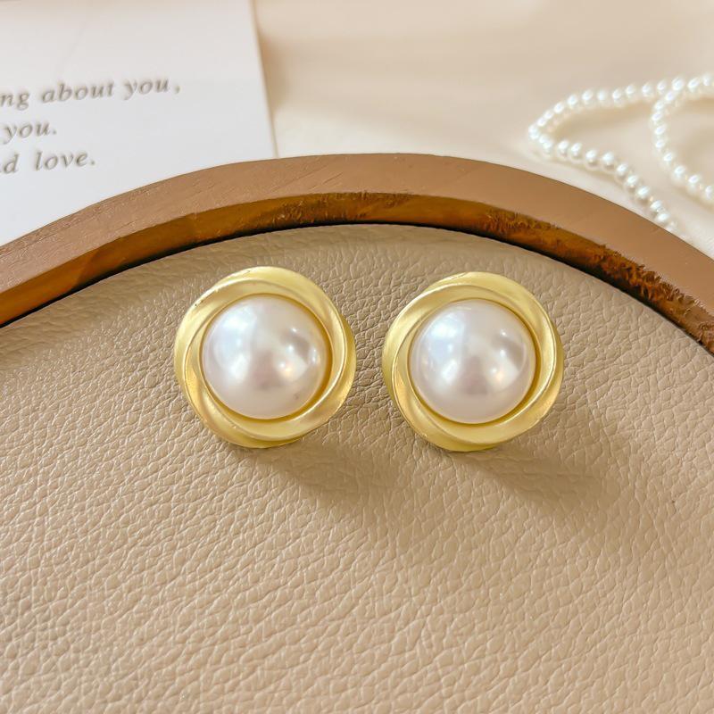 Amber Coffee French Retro Luxury Earrings - Women's Elegant Studs with Niche Design