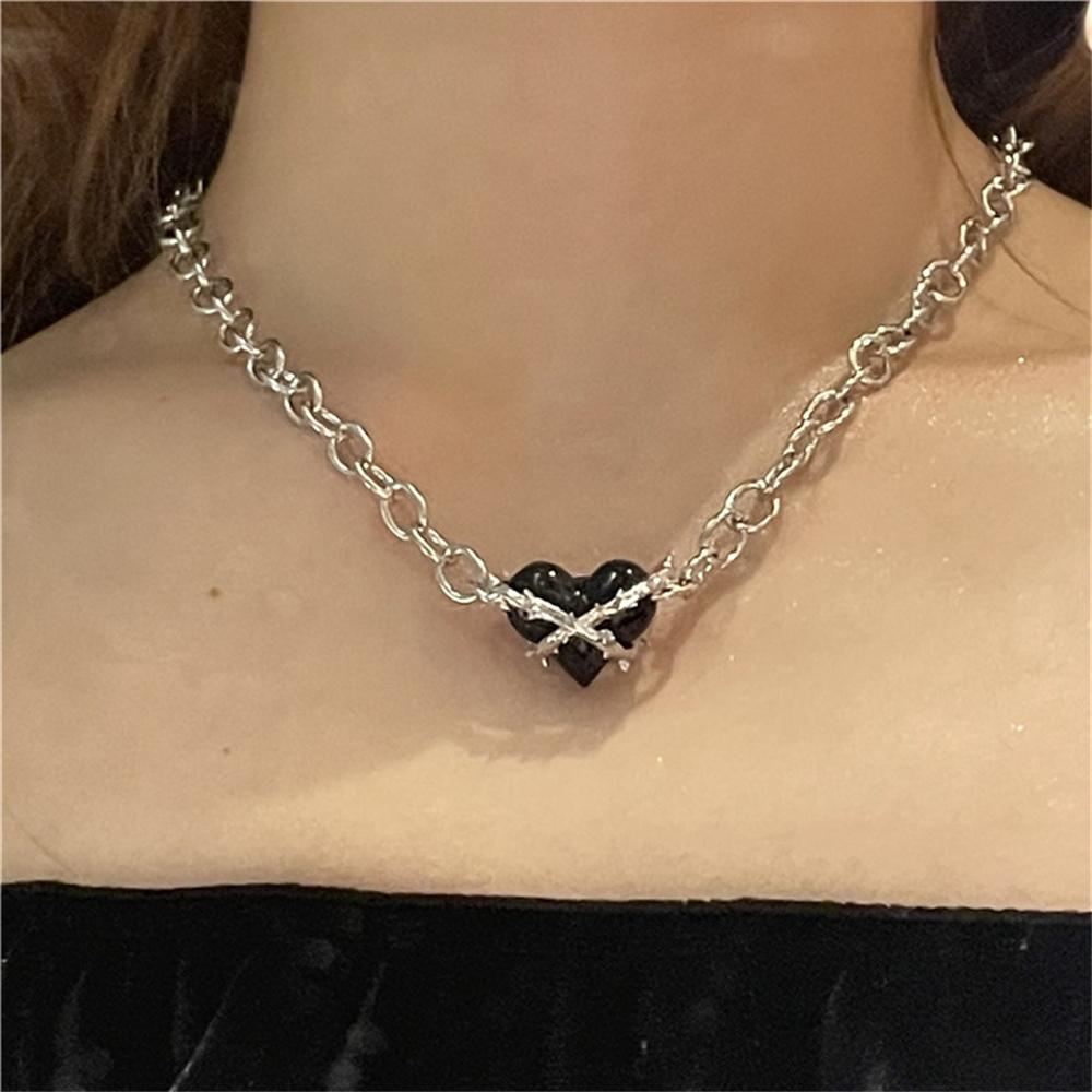 Thorn Heart Pendant Necklace Handmade Love Shape Neck Chain Stylish Clavicle Chain for Women Girls Fashion Jewelry