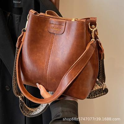 Bag Korean High-end Sense Versatile Bucket Bag Autumn and Winter Retro Niche Design 2025 New Broadband Messenger Bag Women