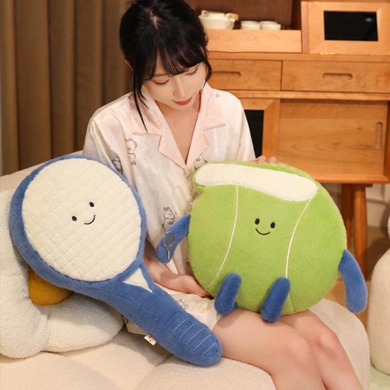 Neues Tennis und Tennisschläger Plüschtiere Kawaii Tennis Sportpuppe Weicher Tennisball Stofftiere Kissen Lustiges Sofa Dekokissen