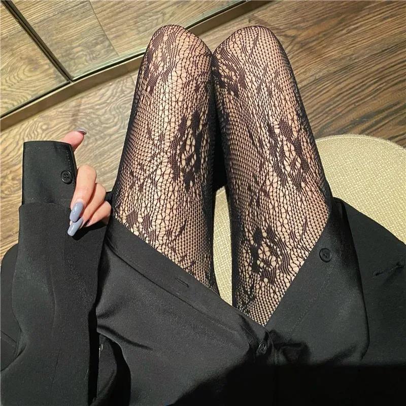 Bas résille sexy noir et blanc Lolita ajourés en dentelle Collants avec culotte Gothique japonais Floraux Rotin Mailles Bas classiques