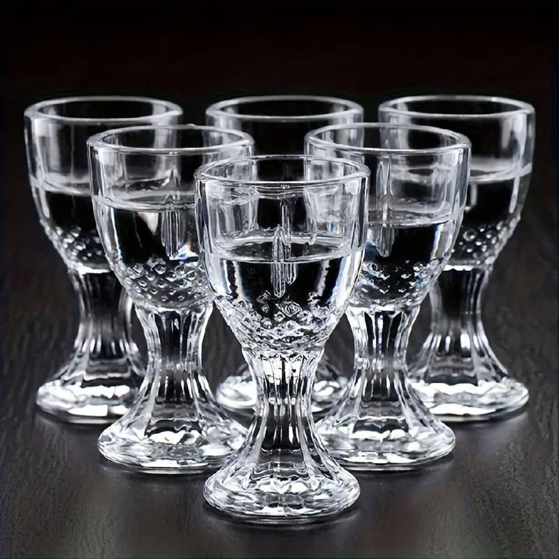 Small glass cup set suitable for Scotch whiskey, bourbon, tequila, brandy, vodka, and Christmas-themed outdoor swimming pools, beach trips, camping,