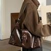 A Retro and High-end Rivet Underarm Bag with A Shoulder Strap for Niche Commuting