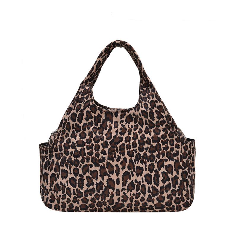 

Трендовая женская сумка с леопардовым принтом, 2025 год: Рюкзак большой вместимости, текстурированный, на одно плечо, подмышечный == хаки