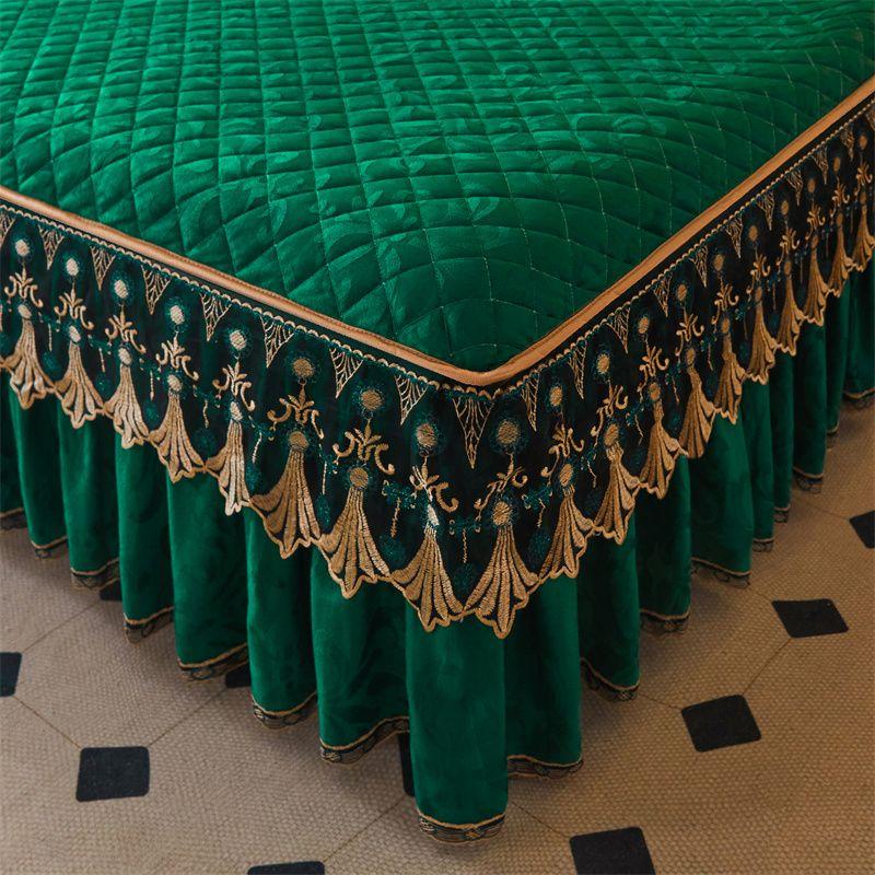 3pcs Solid Color Skin-friendly Sandwiched Diamond Grid Flower Quilted + Raised Lace Layer with Belt Bed Skirt Kit 1pc Bed Skirt + 2 Pillowcases