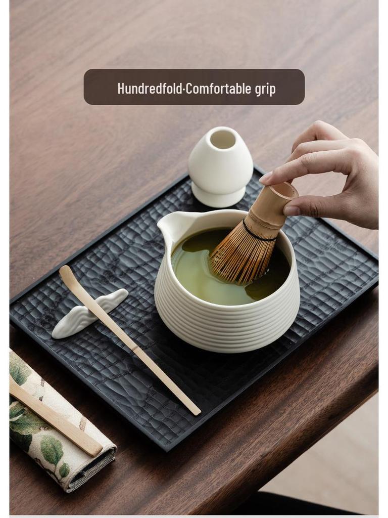 Ręcznie robiona duża japońska ceramiczna miseczka do matchy i zestaw trzepaczki