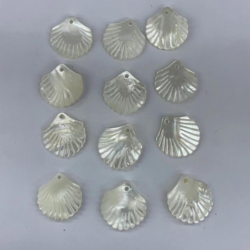 1 Pezzo Fascino Naturale Bianco Madreperla Conchiglia di Capesante 16mm Foro Singolo Ciondolo Conchiglia Marina Per Sirena Fai da Te Orecchini Collana Creazione Gioielli