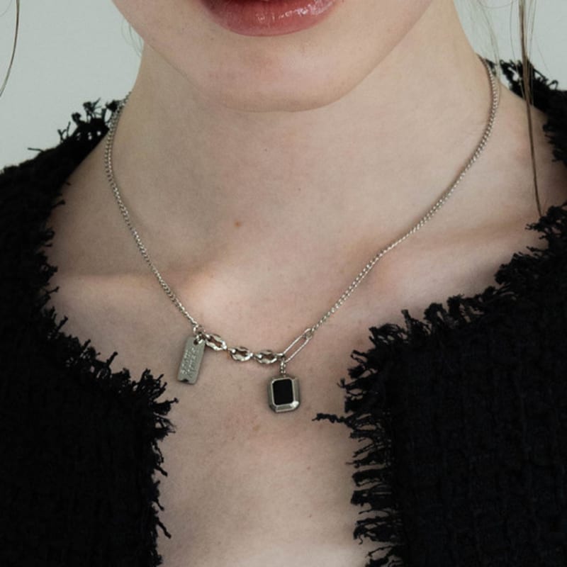 

pearlymore pendant drop necklace (2 colors) black