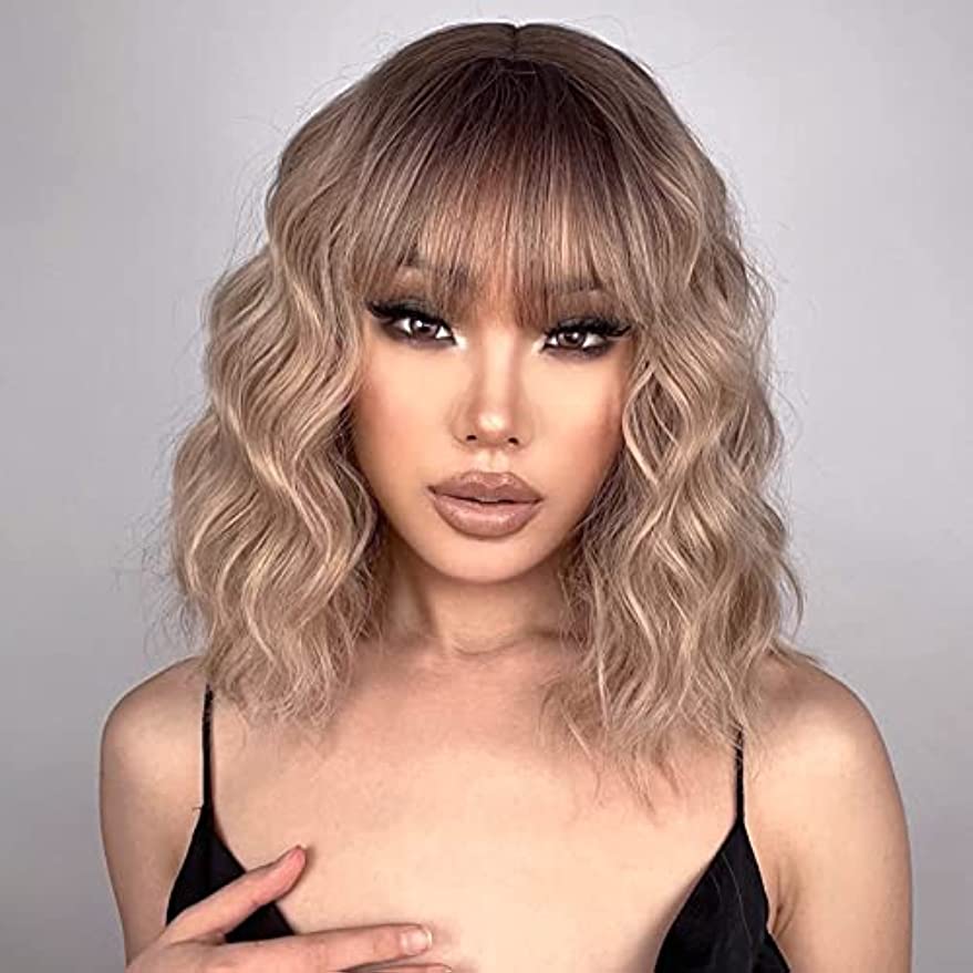 XINRAN Perruques blondes courtes avec frange perruques blondes ondulées synthétiques pour femmes perruque blonde ombrée pastel bouclée pour un usage quotidien Cosplay