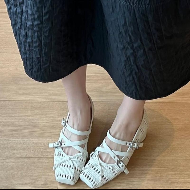 Square head woven hollow thick heel shoes women's shoes versatile belt buckle bag head sandals fashion sandals women's summer models