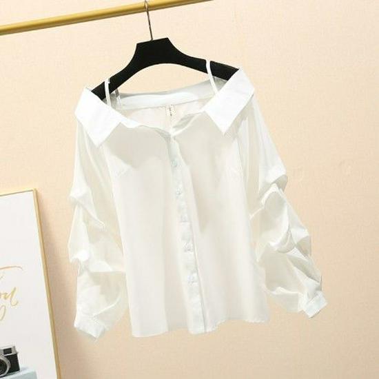 

Женский топ с открытыми плечами: Трендовый дизайн начала осени 2019 года, стильная нишевая рубашка, открывающая ключицы. XS (under 30 kg) белый