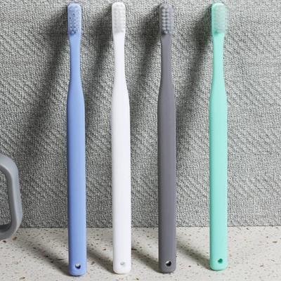4 Zahnbürsten mit kleinem Kopf und feinen Borsten