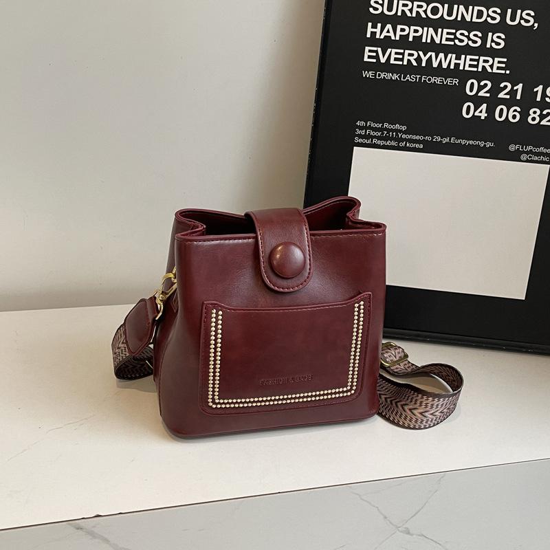 Niche design bag women pu new popular small square bag messenger bag retro versatile portable bucket bag