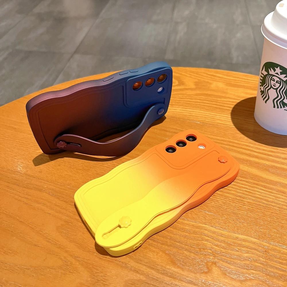 Gradient Curly Wristband Case for Samsung Galaxy S23 S24 Ultra S21 S22 Plus S20 FE A54 Stand Wave Wrist Strap Bracket Soft Cover