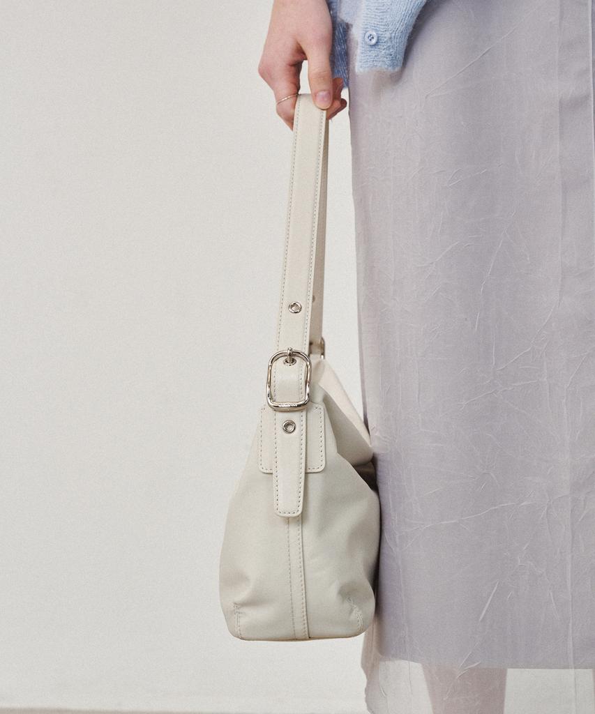 Ostkaka Wave Double Buckle Shoulder Ivory