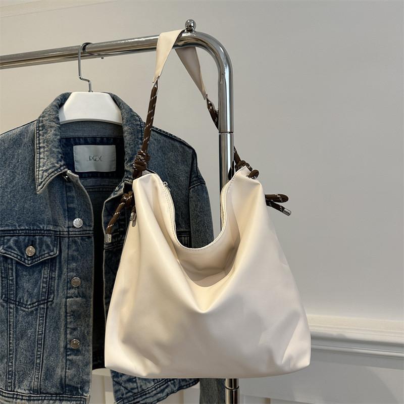 

Fashionable Large Capacity Tote Bag For Young Women With Unique Street Style Design білий