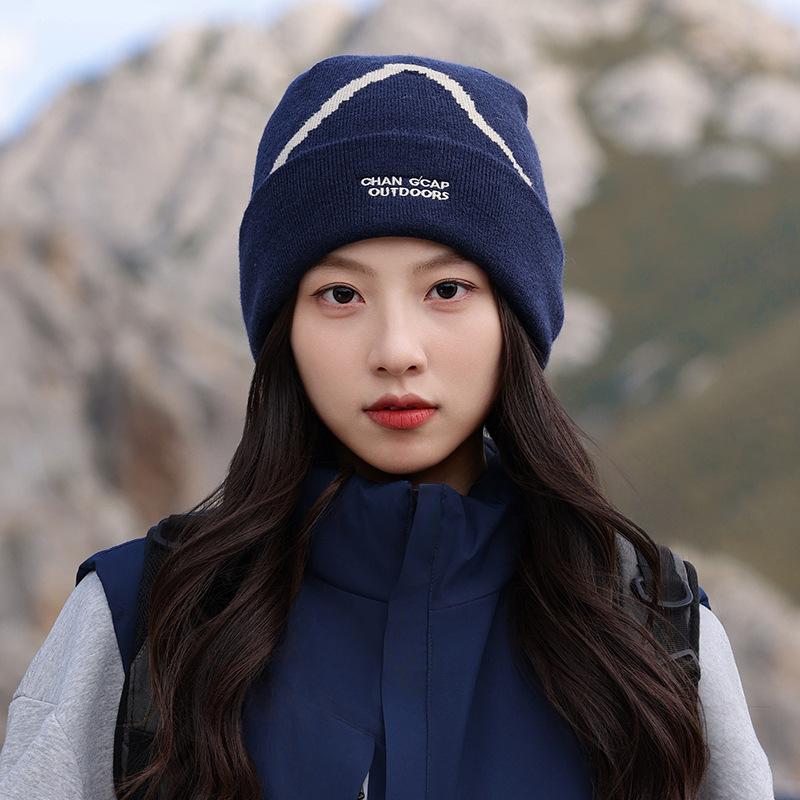 American Letter Jacquard Knitted Hat for Women in Autumn and Winter Warm and Ear Protecting Woolen Hat Versatile Face Showing Small Baotou Cold Hat