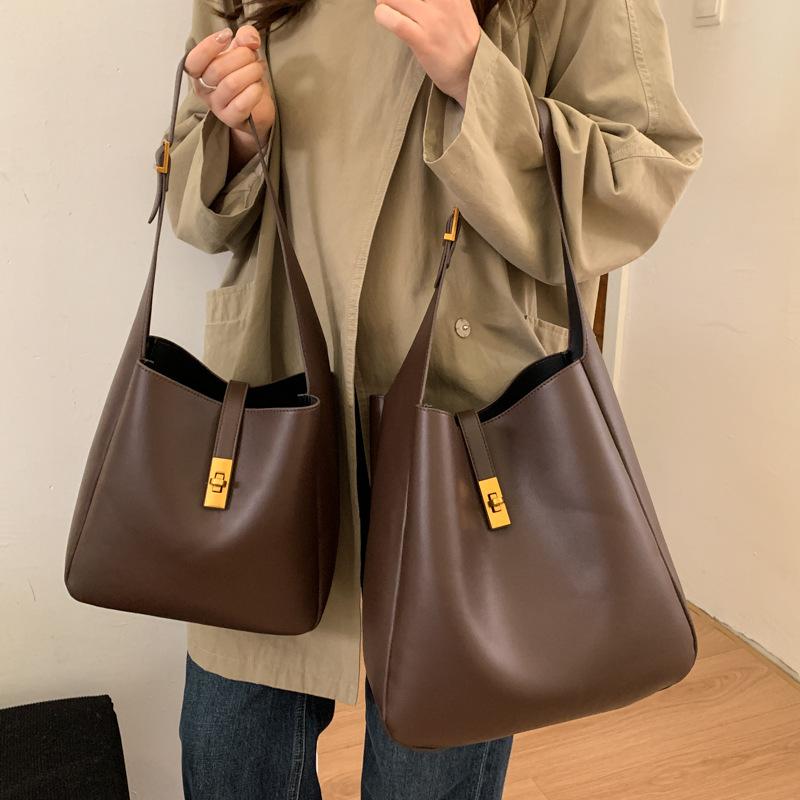 

Premium soft leather bucket bag large-capacity commuter bag women s 2025 new retro mother and child messenger bag small [mother and child bag]