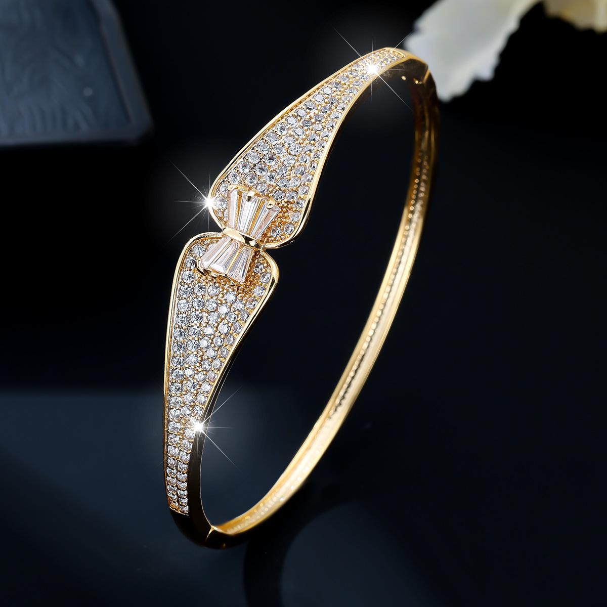 Fashionable Irregular Design Micro Inlaid Zircon High-end Luxury Jewelry Bracelet 17CM