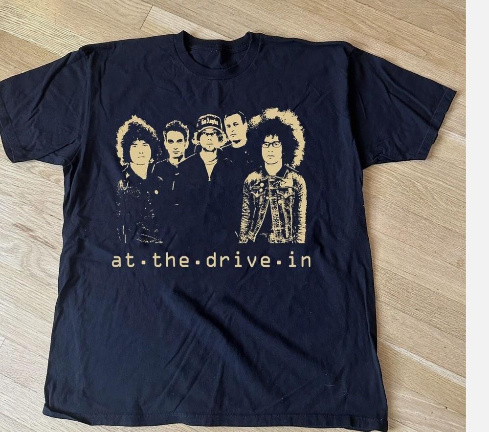 Плакаты At The Drive In Участник группы Короткий рукав Черный Все размеры Футболка Унисекс Футболка XXXXL