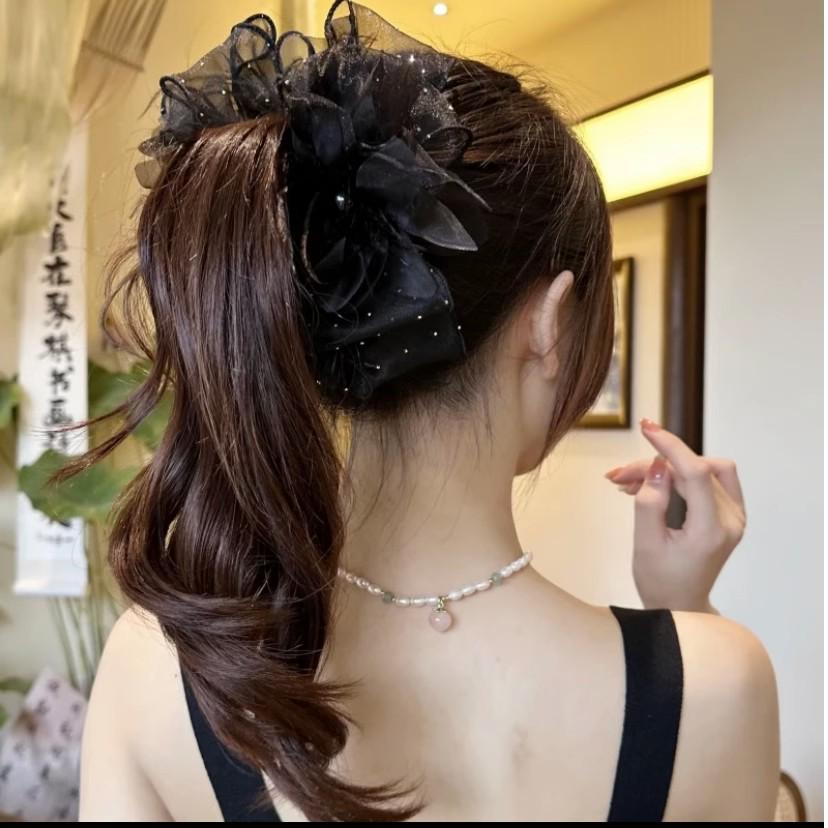 2025 Feder Flauschiges Haar Volumen Klauenclip - Prinzessin Hai Kopfschmuck für Frauen