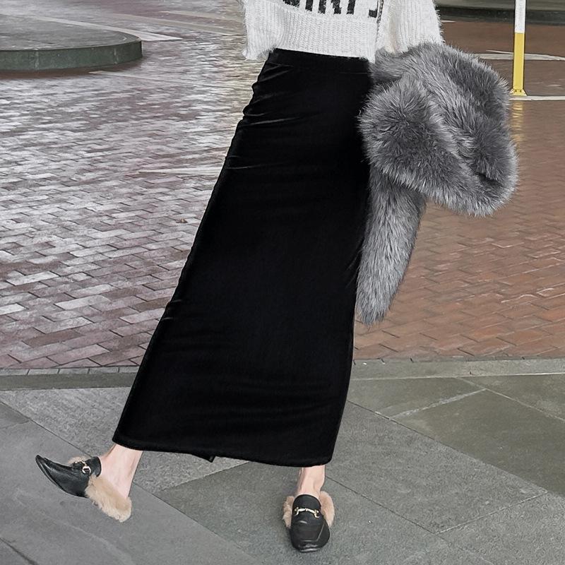 Golden Velvet High-Waist Slit Skirt: Retro Slimming Drape for Women, Spring-Autumn 2026